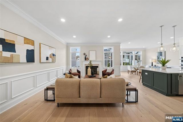 21 Muirfield Lane, River Vale, NJ 07675