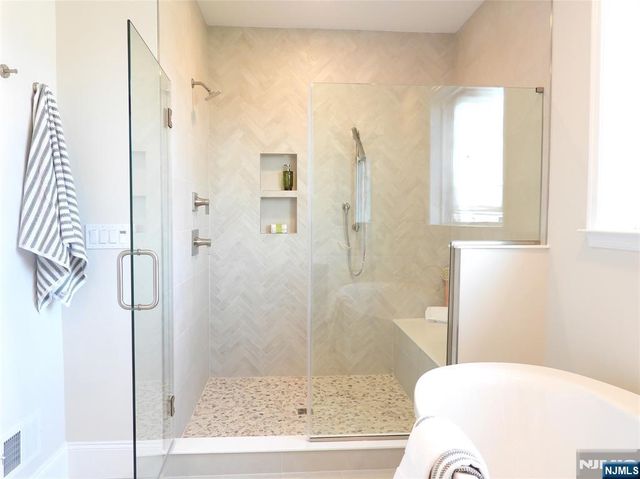 21 Muirfield Lane, River Vale, NJ 07675
