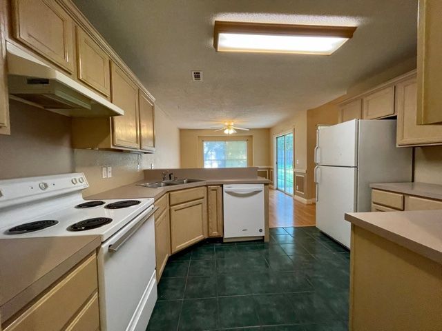 1456 N Timberline Drive, Fayetteville, AR 72704