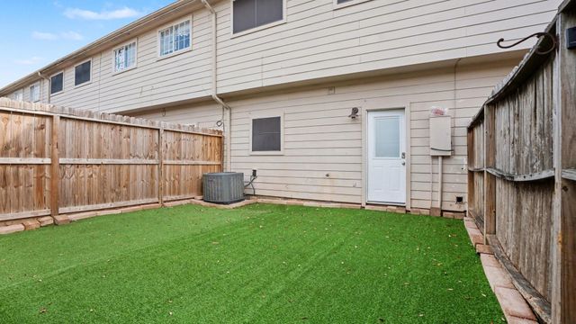 1011 Birnham Woods Boulevard, Pasadena, TX 77503