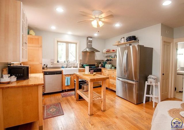 131 SW Clay ST, Topeka, KS 66606