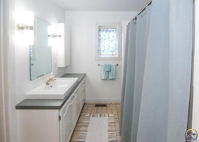 131 SW Clay ST, Topeka, KS 66606