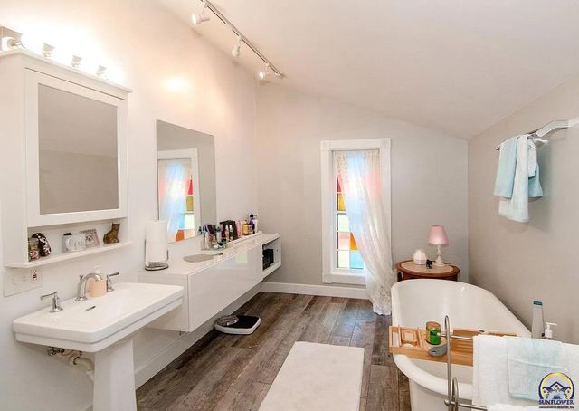 131 SW Clay ST, Topeka, KS 66606