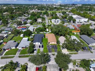34 SW 7th St 1, Hallandale Beach, FL 33009