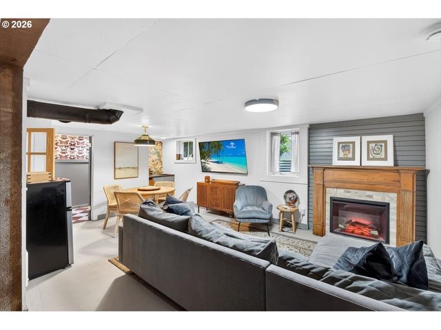 1205 Se MARION St, Portland, OR 97202