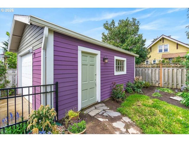 1205 Se MARION St, Portland, OR 97202