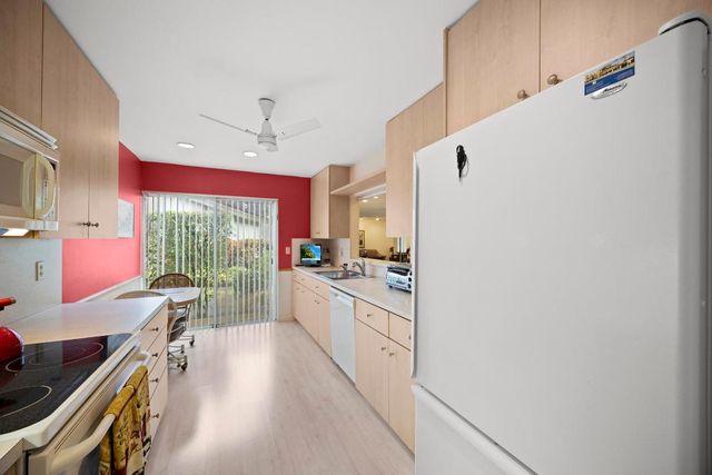 5860 Forest Grove Drive 1, Boynton Beach, FL 33437