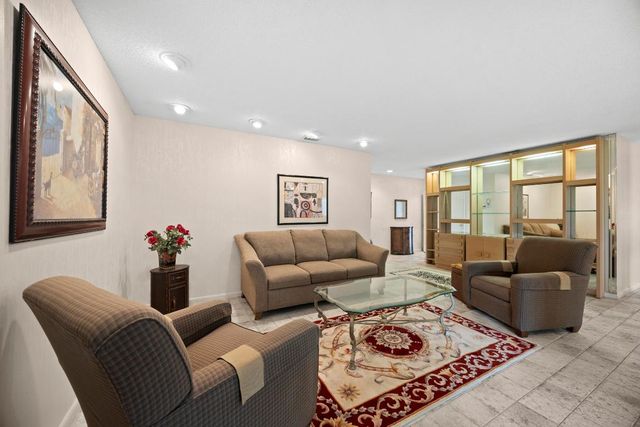 5860 Forest Grove Drive 1, Boynton Beach, FL 33437