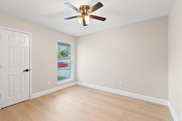 16619 Forest Bend Avenue, Friendswood, TX 77546