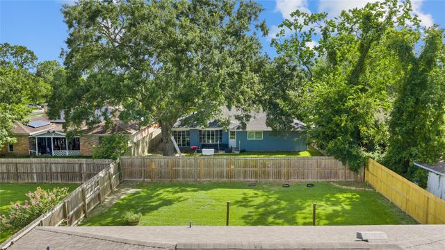 16619 Forest Bend Avenue, Friendswood, TX 77546