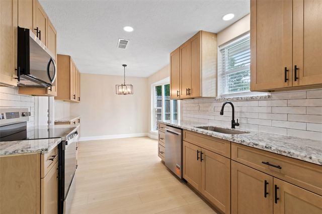 16619 Forest Bend Avenue, Friendswood, TX 77546