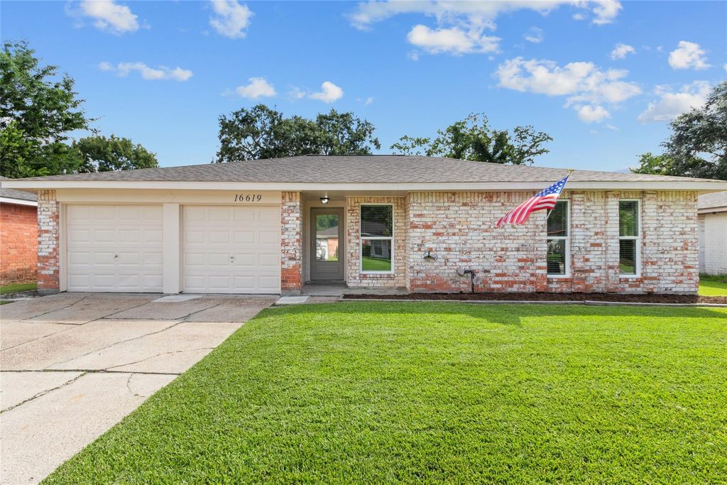 16619 Forest Bend Avenue, Friendswood, TX 77546