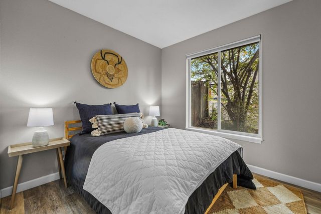 1331 NE Butler Market Road, Bend, OR 97701