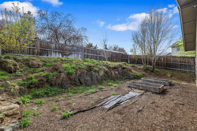 1331 NE Butler Market Road, Bend, OR 97701