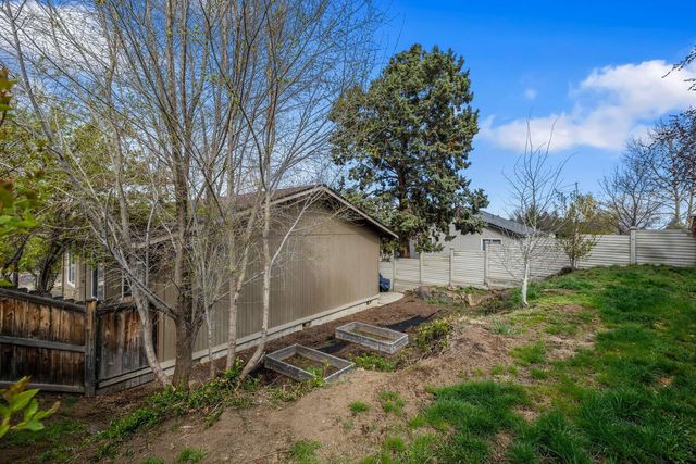 1331 NE Butler Market Road, Bend, OR 97701