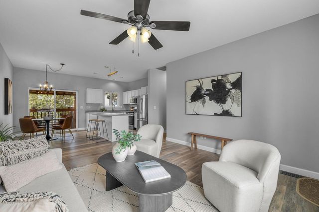 1331 NE Butler Market Road, Bend, OR 97701