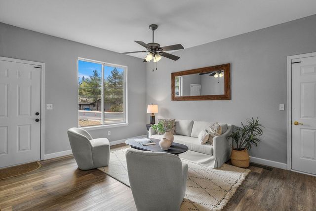 1331 NE Butler Market Road, Bend, OR 97701