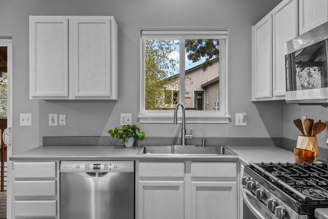 1331 NE Butler Market Road, Bend, OR 97701