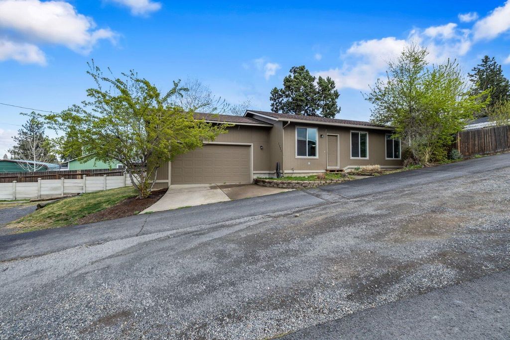 1331 NE Butler Market Road, Bend, OR 97701