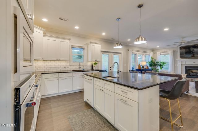 2572 Bridgeforth Crossing, Kingsport, TN 37660