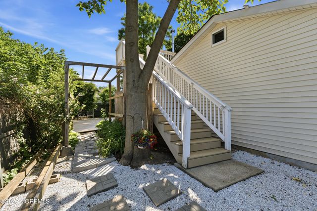 42 Academy Street, Farmingdale, NJ 07727