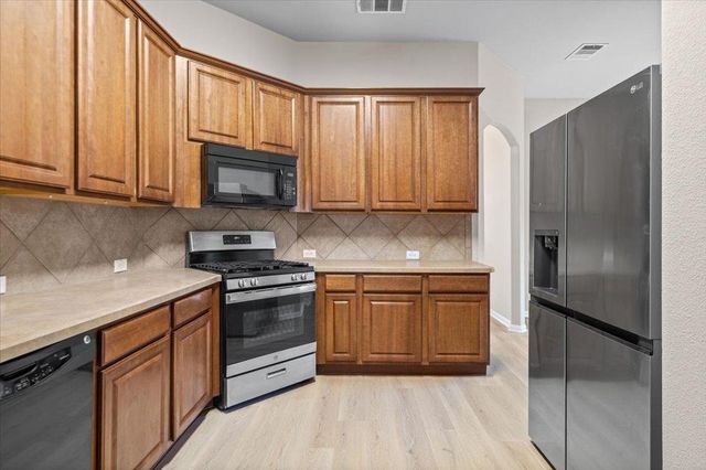 844 Dark Horse LN, Buda, TX 78610