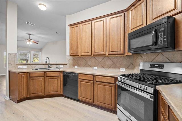 844 Dark Horse LN, Buda, TX 78610