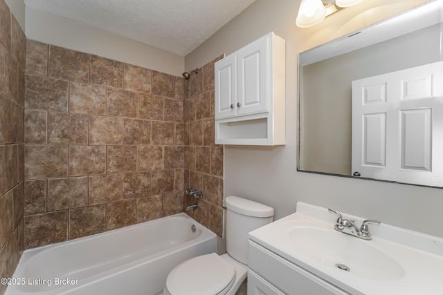 7710 Dominique Dr, Louisville, KY 40228