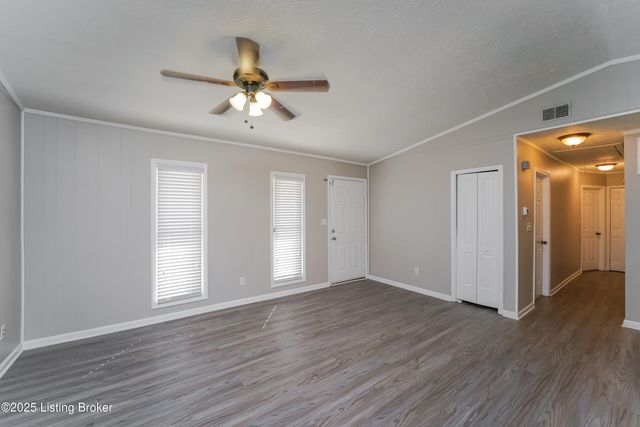 7710 Dominique Dr, Louisville, KY 40228