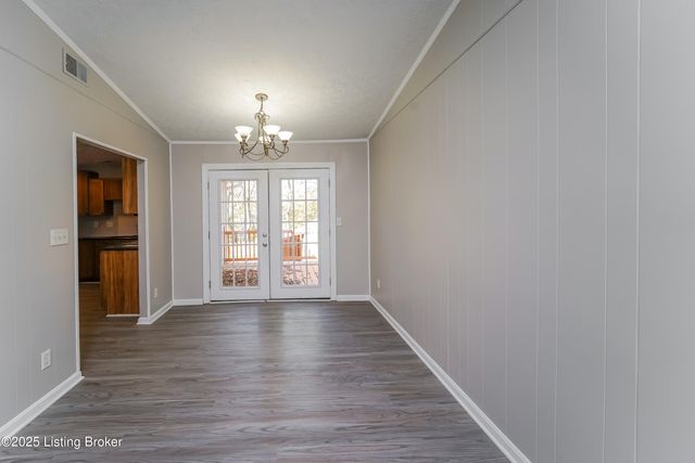 7710 Dominique Dr, Louisville, KY 40228