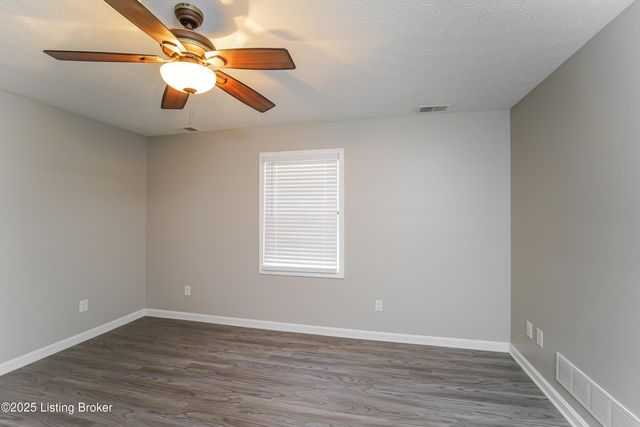 7710 Dominique Dr, Louisville, KY 40228