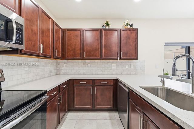 10560 W 33rd Way 10560, Hialeah, FL 33018