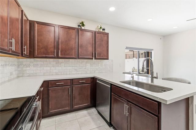 10560 W 33rd Way 10560, Hialeah, FL 33018