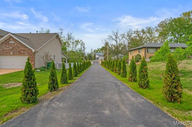 4513 Du Bourg Lane, St Louis, MO 63128