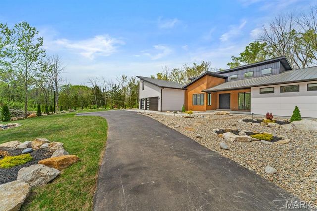 4513 Du Bourg Lane, St Louis, MO 63128