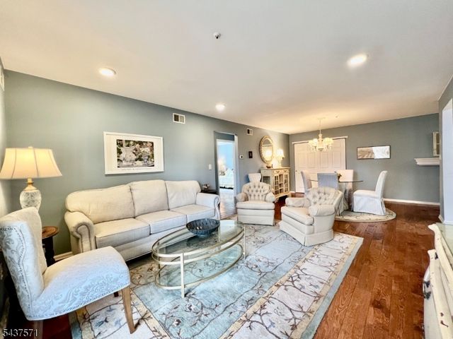 61 Brookside Ln, Mount Arlington Boro, NJ 07856