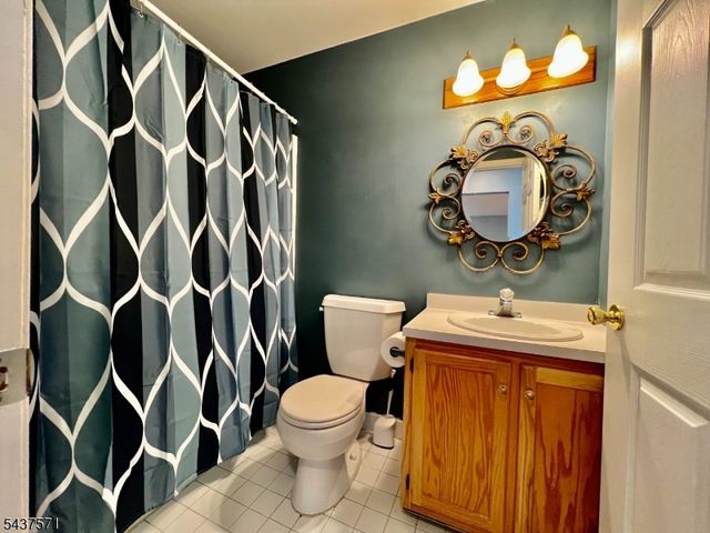61 Brookside Ln, Mount Arlington Boro, NJ 07856