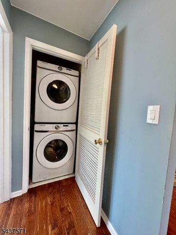 61 Brookside Ln, Mount Arlington Boro, NJ 07856