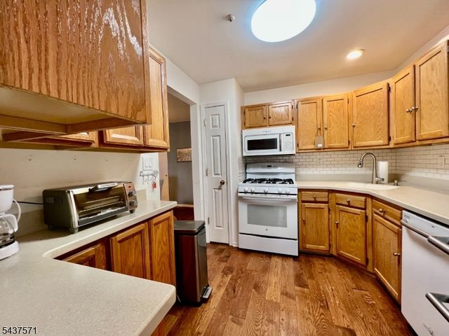 61 Brookside Ln, Mount Arlington Boro, NJ 07856