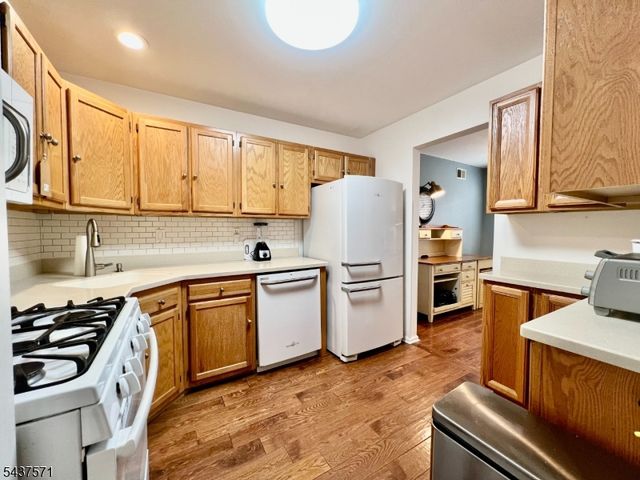 61 Brookside Ln, Mount Arlington Boro, NJ 07856