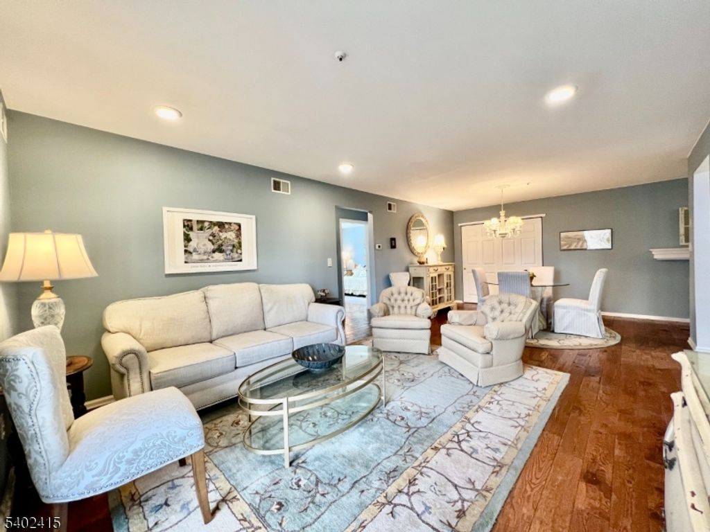 61 Brookside Ln, Mount Arlington Boro, NJ 07856