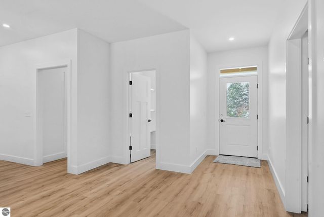 6460 Jeffrey Place, Traverse City, MI 49637