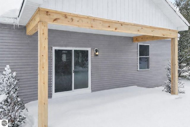 6460 Jeffrey Place, Traverse City, MI 49637