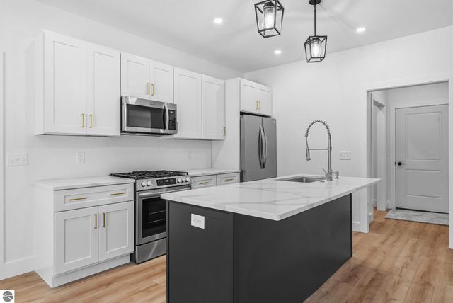 6460 Jeffrey Place, Traverse City, MI 49637