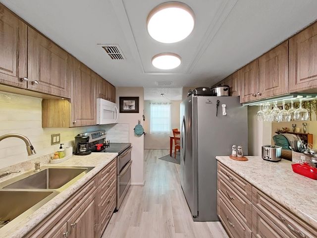 129 CAMPHOR CIRCLE C, Oldsmar, FL 34677