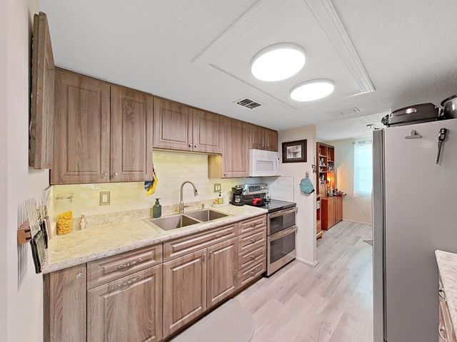 129 CAMPHOR CIRCLE C, Oldsmar, FL 34677