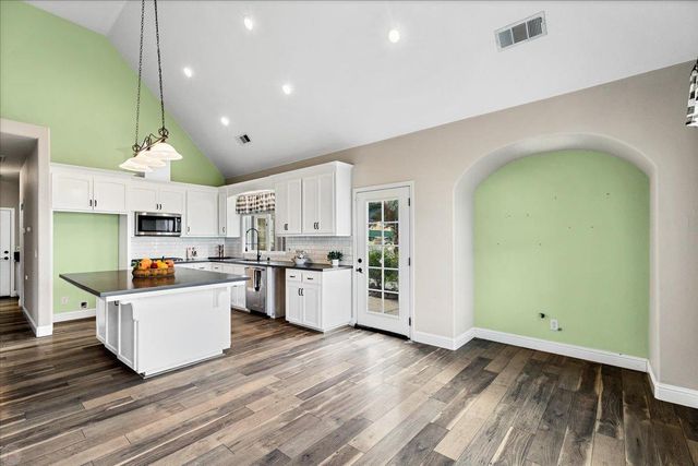 22090 Arburua Rd, Los Banos, CA 93635