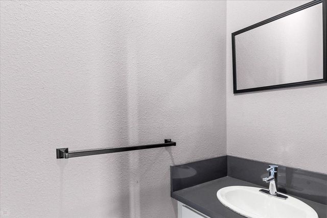 22090 Arburua Rd, Los Banos, CA 93635