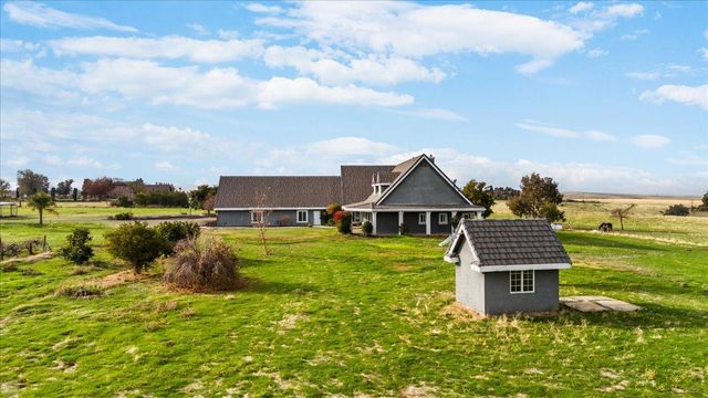 22090 Arburua Rd, Los Banos, CA 93635