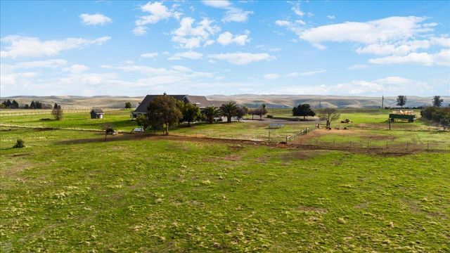 22090 Arburua Rd, Los Banos, CA 93635